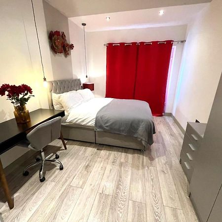Letzi Premium Cozy Retreat Private En-Suite Rooms, Wembley Londýn Exteriér fotografie