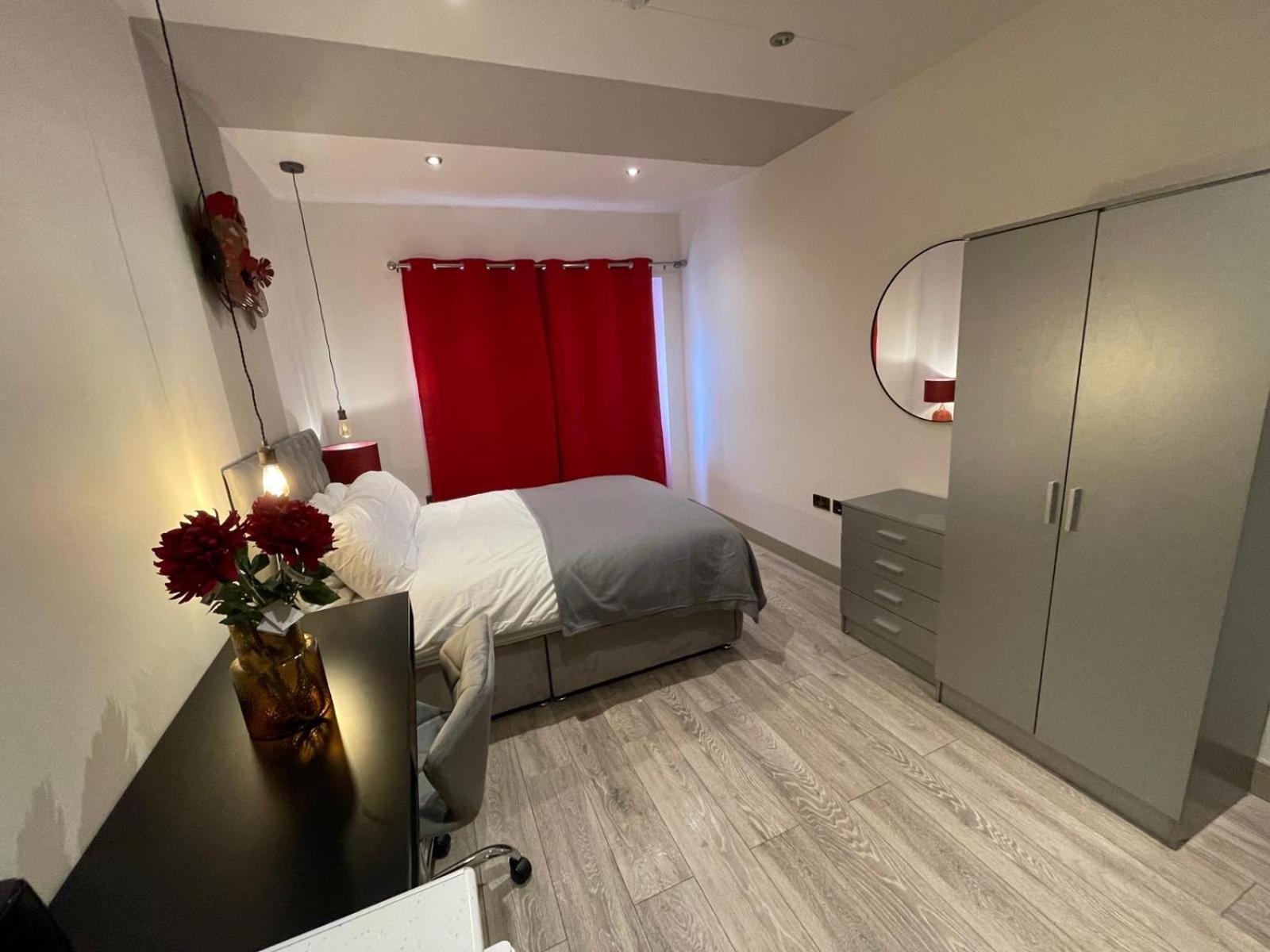 Letzi Premium Cozy Retreat Private En-Suite Rooms, Wembley Londýn Exteriér fotografie